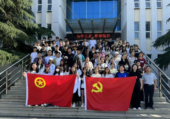 劳动淬炼青春 清洁点亮文明——中餐学院志愿劳动助力社区环境焕新