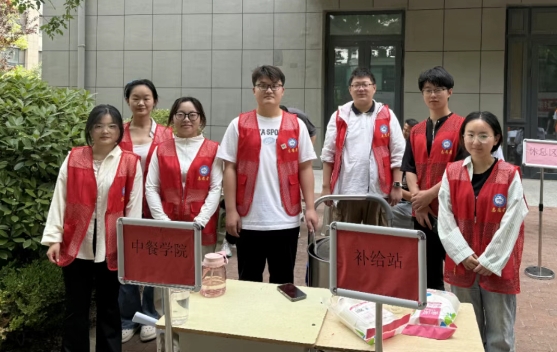 拳拳担当献热血，滴滴爱心汇暖流——中餐师生用爱共筑生命之光