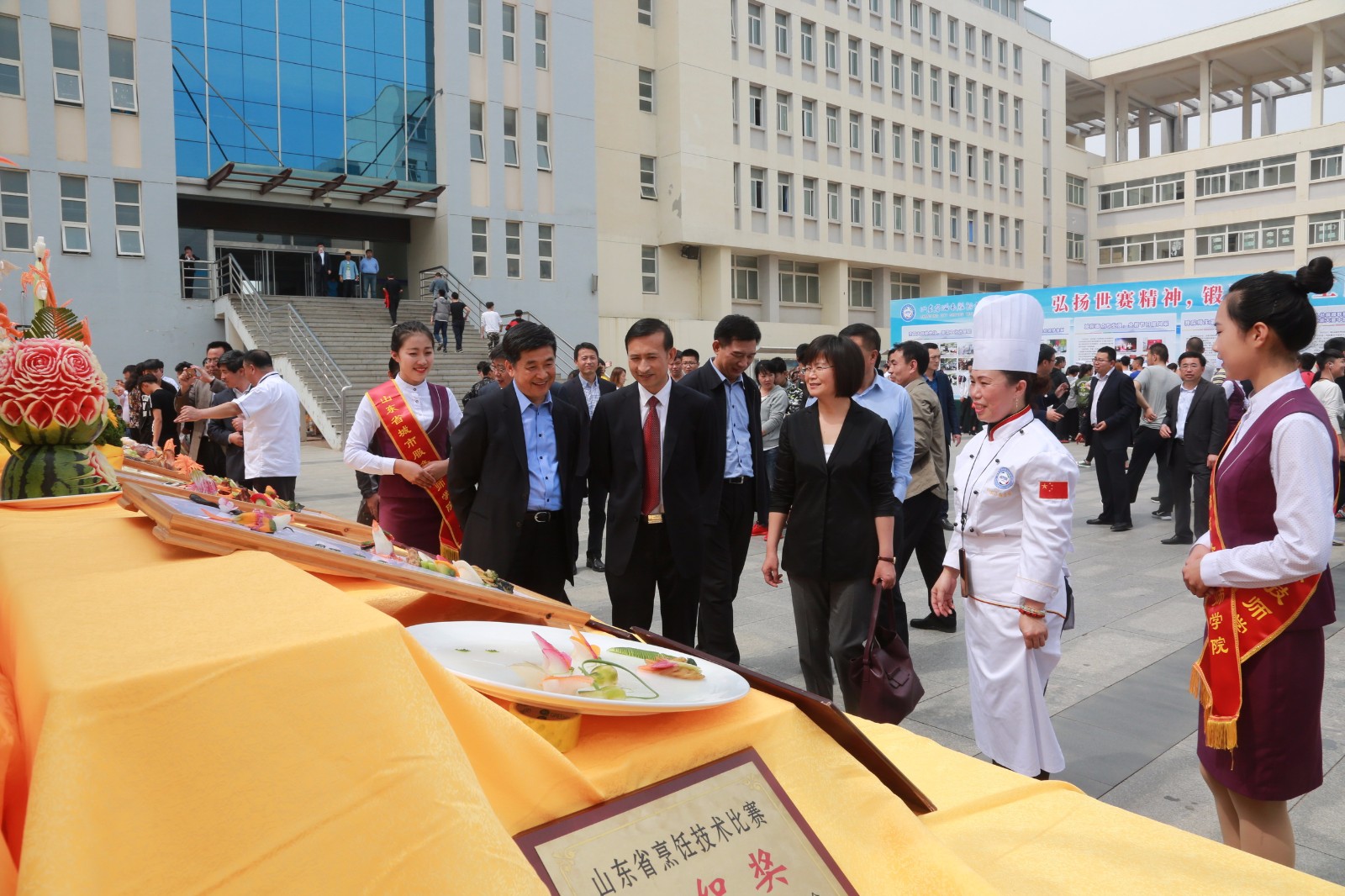 周春燕莅临烹饪学院.jpg
